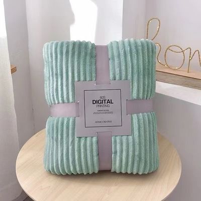 Ingrosso 100% poliestere grandezza regina copertura di velluto di corallo per hotel militare